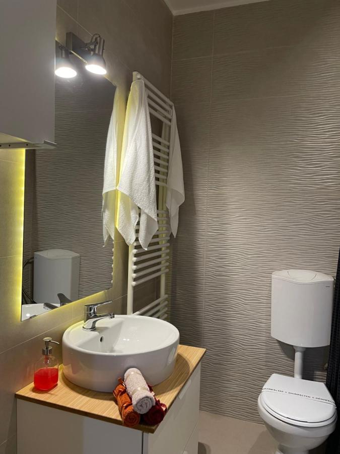 Gold Luxury Apartment Close To Presidential Palace Bucarest Esterno foto