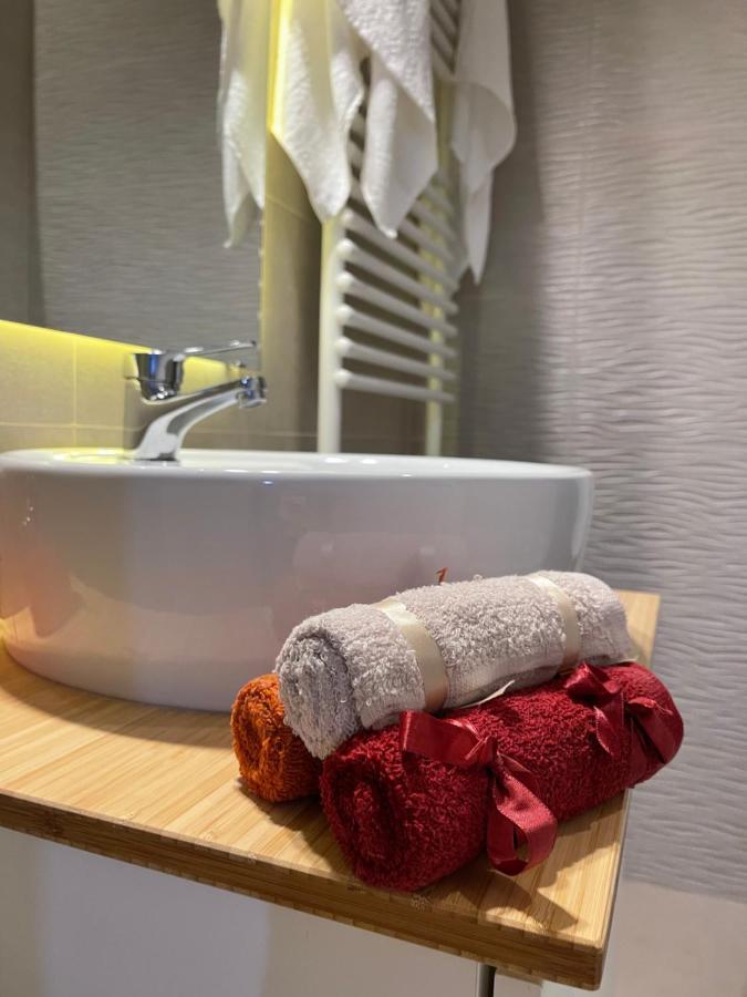 Gold Luxury Apartment Close To Presidential Palace Bucarest Esterno foto